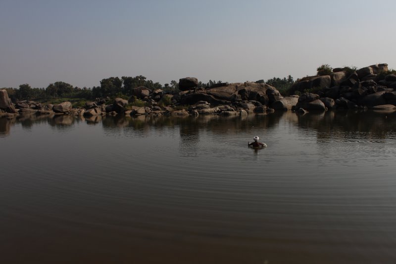 India 2010 - Hampi - Virupapur Gaddi - Swimming Lake